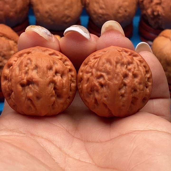 核桃精品文玩核桃手捻玉石方樽