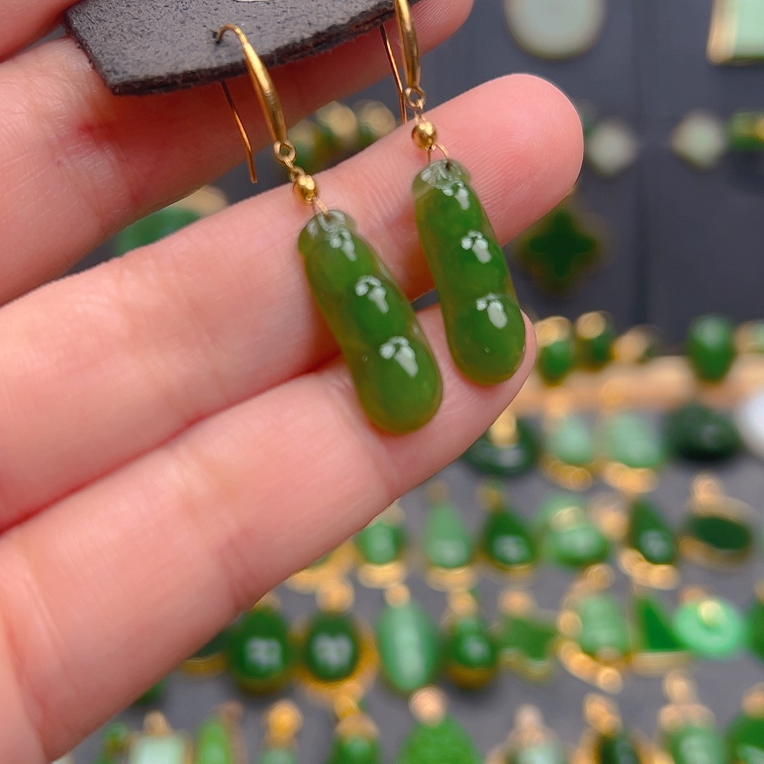 和田玉18K金镶嵌耳饰