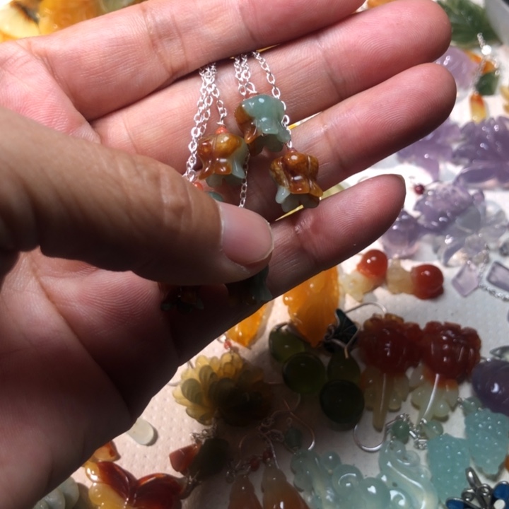 紫***腾未镶嵌蛇纹石玉耳坠