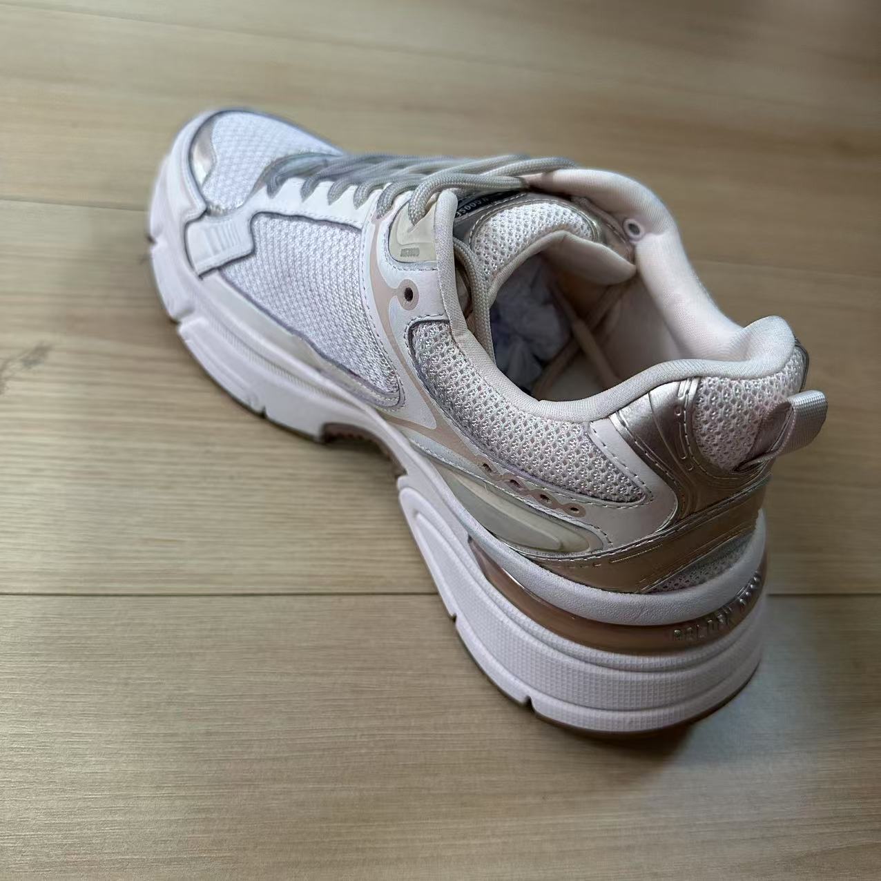 脏脏粉运动鞋151号40-皮鞋尺码