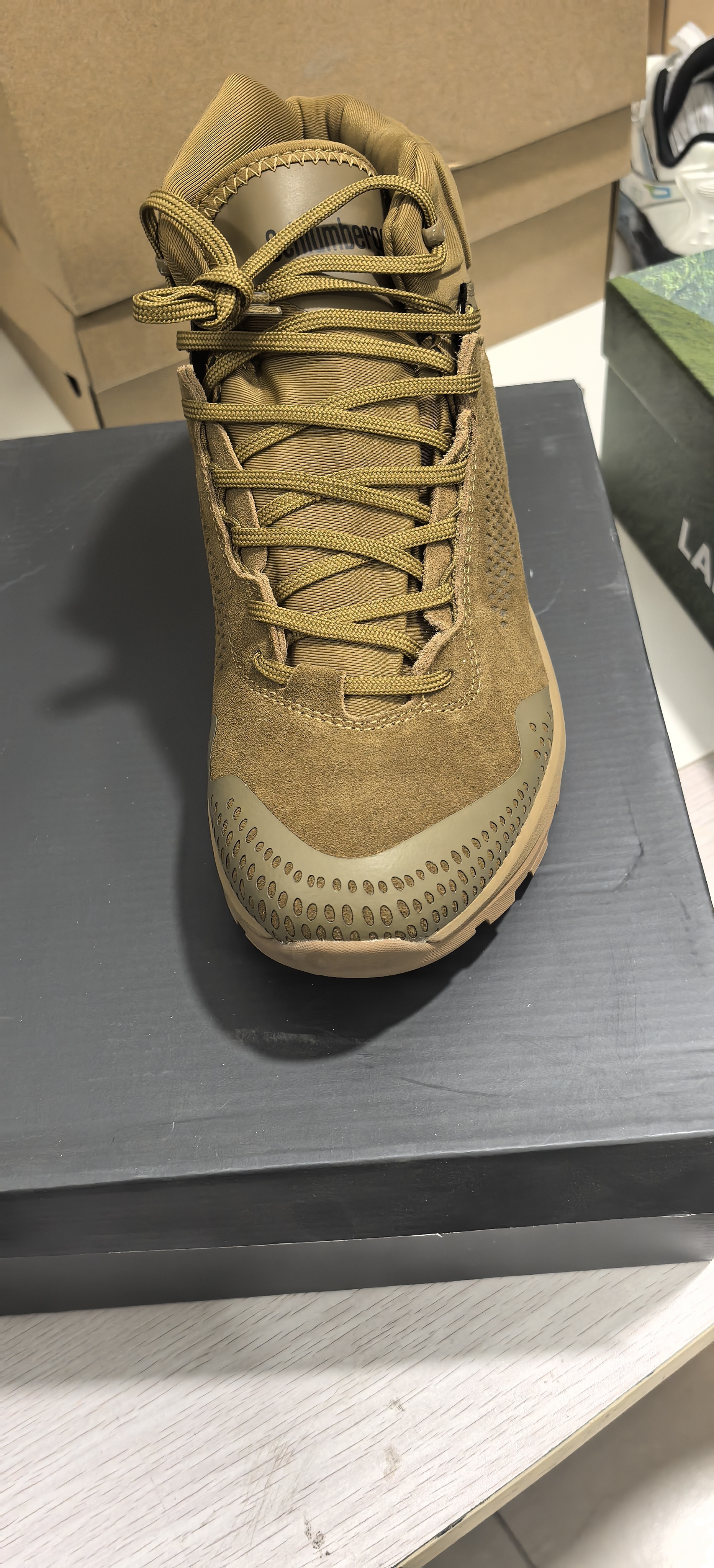 户外徒步登山鞋防水防滑耐磨中帮牛皮越野透气轻便减震男士