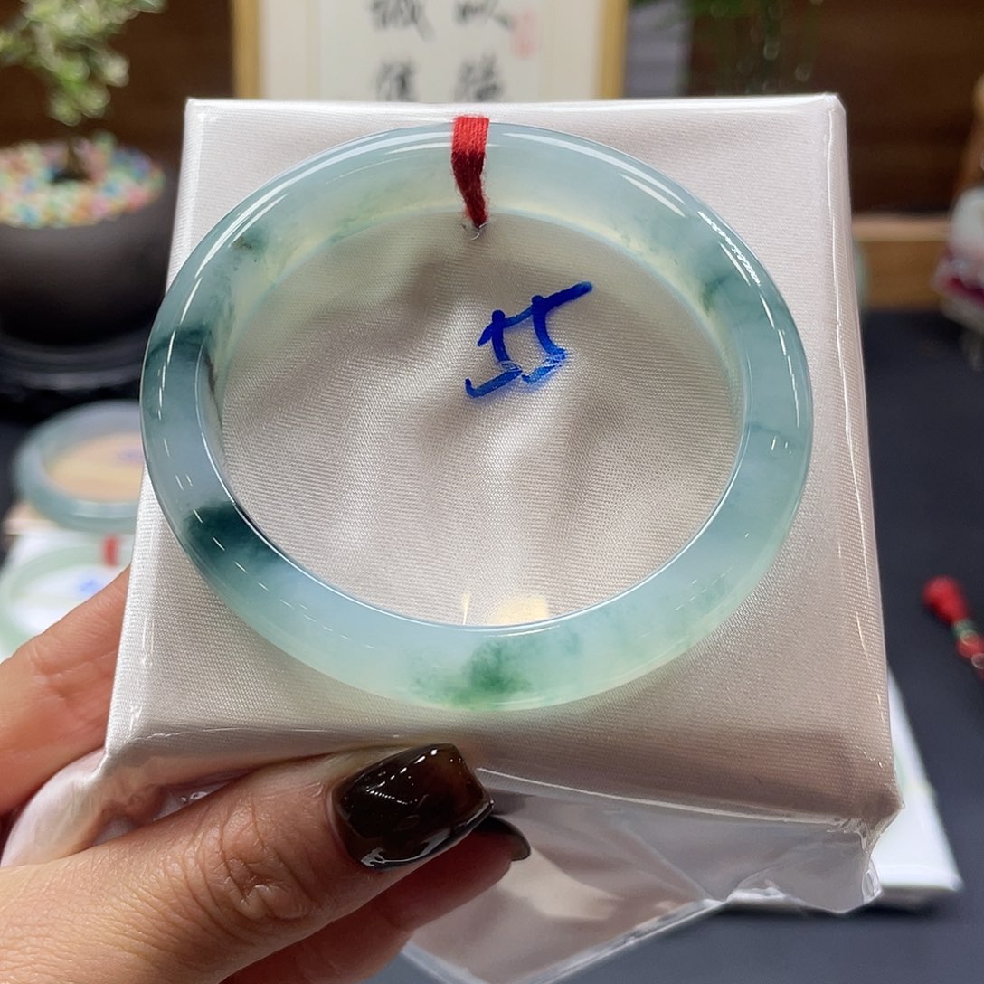 翡翠未镶嵌手镯16 号