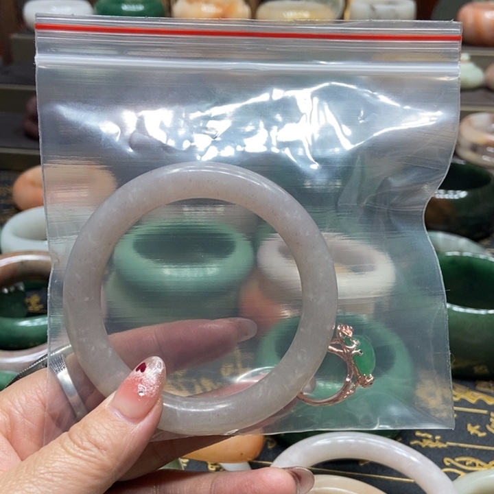 石英质玉手镯未镶嵌