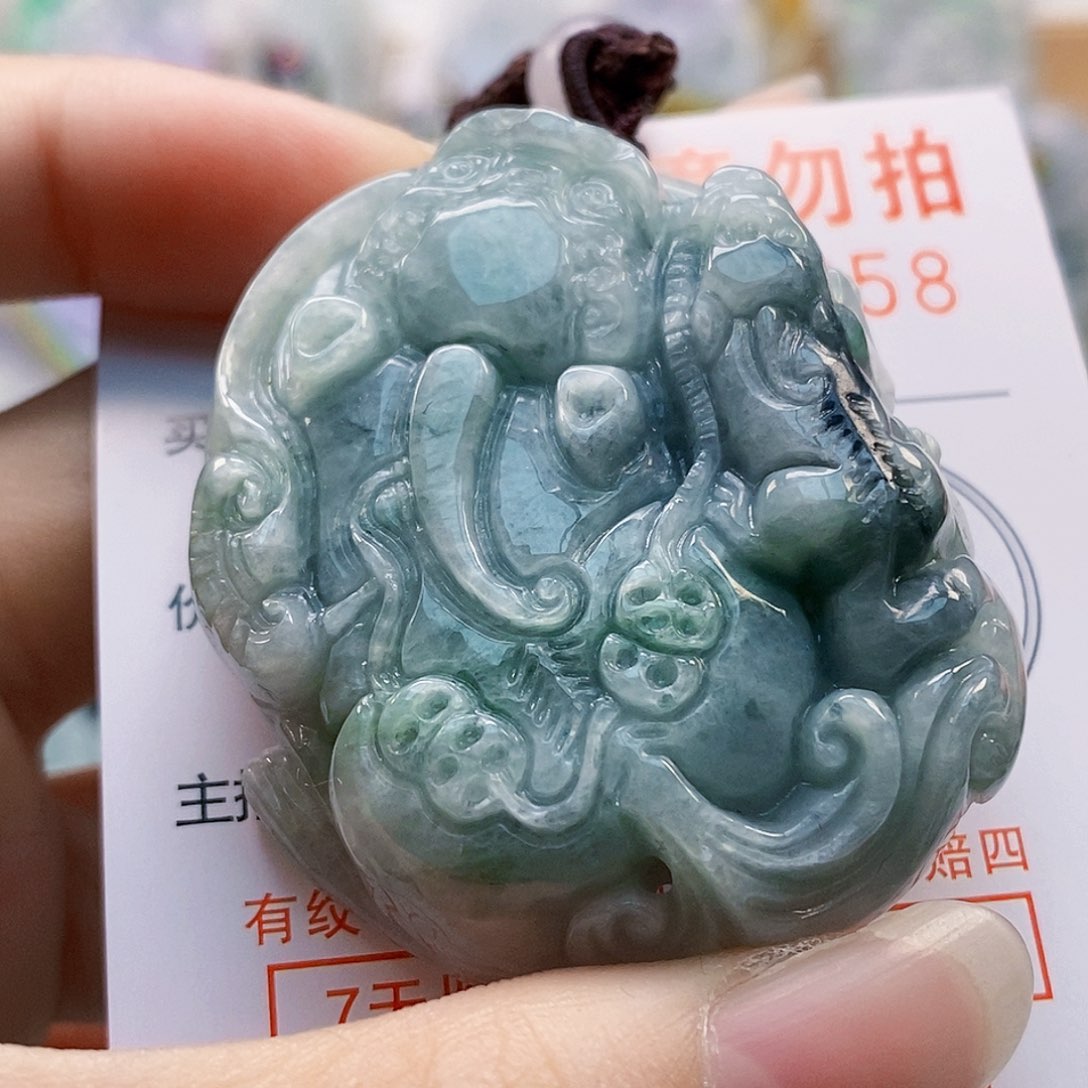 吊坠(不含链)未镶嵌翡翠