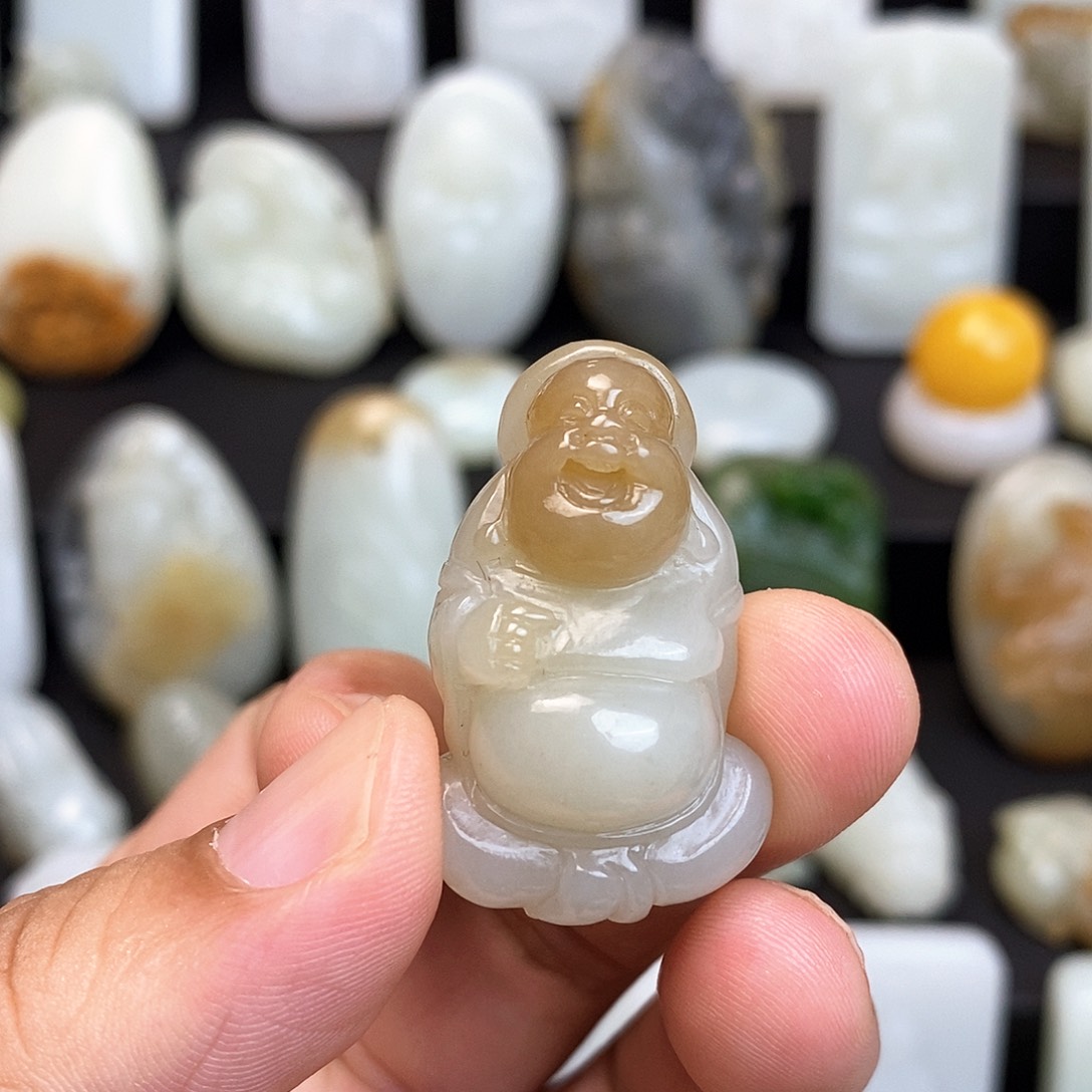 颈饰未镶嵌和田玉诸**利