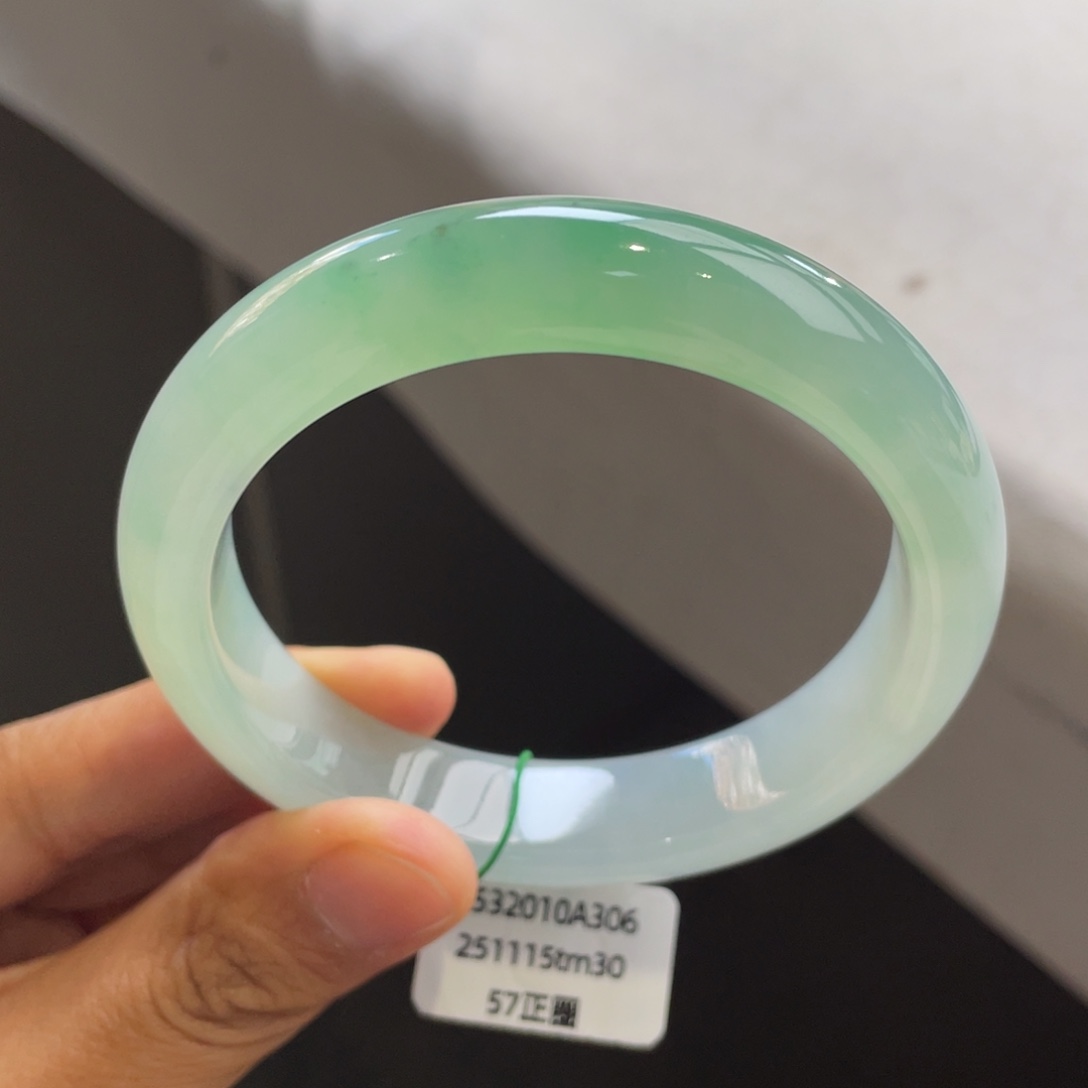 翡翠未镶嵌手镯冰绿手镯【强推】