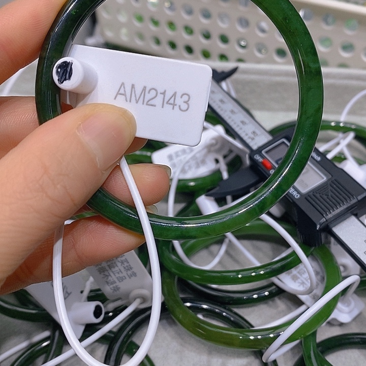 石***蛋和田玉（碧玉）手镯未镶嵌