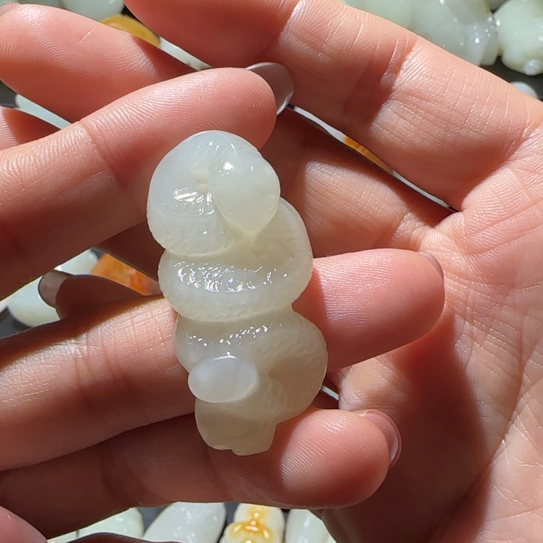 简***吃和田玉未镶嵌颈饰