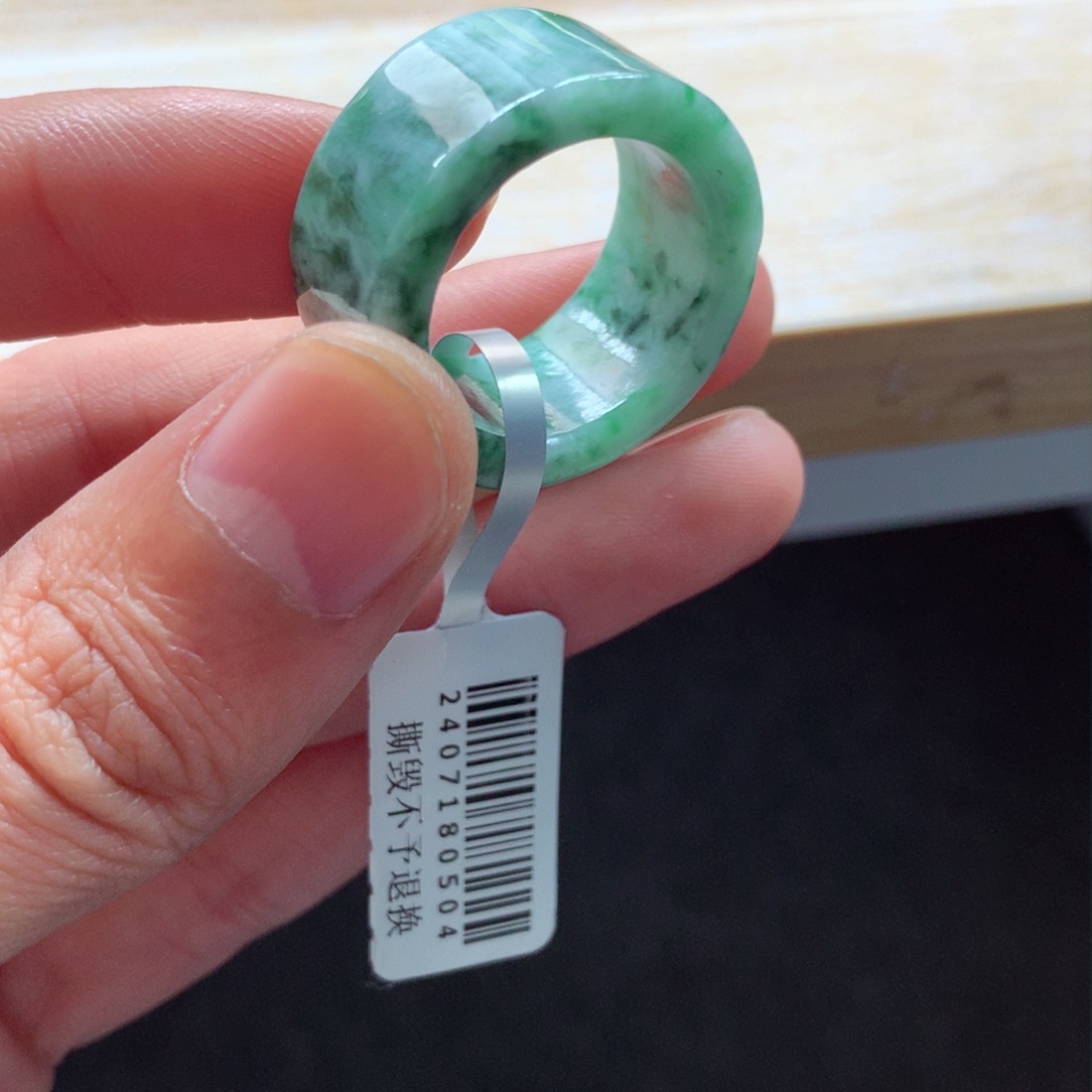 翡翠颈饰未镶嵌吊坠