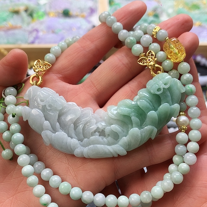 翡翠颈饰未镶嵌吊坠