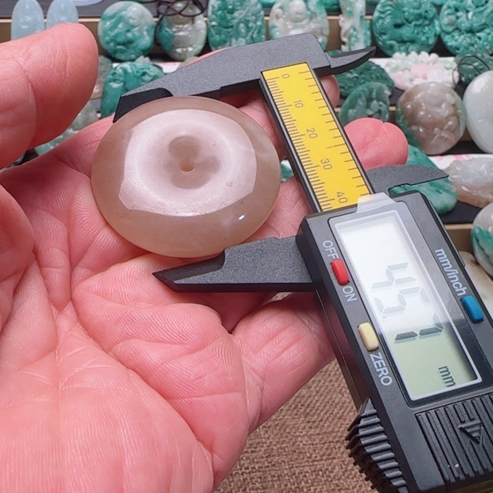 独山玉未镶嵌颈饰