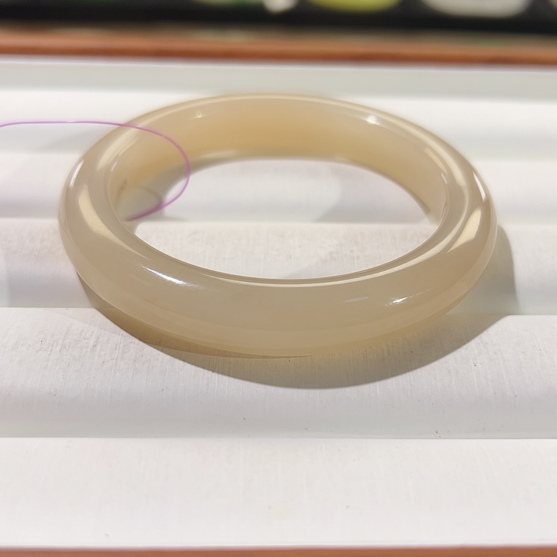 和田玉手镯未镶嵌红藕粉浓粉