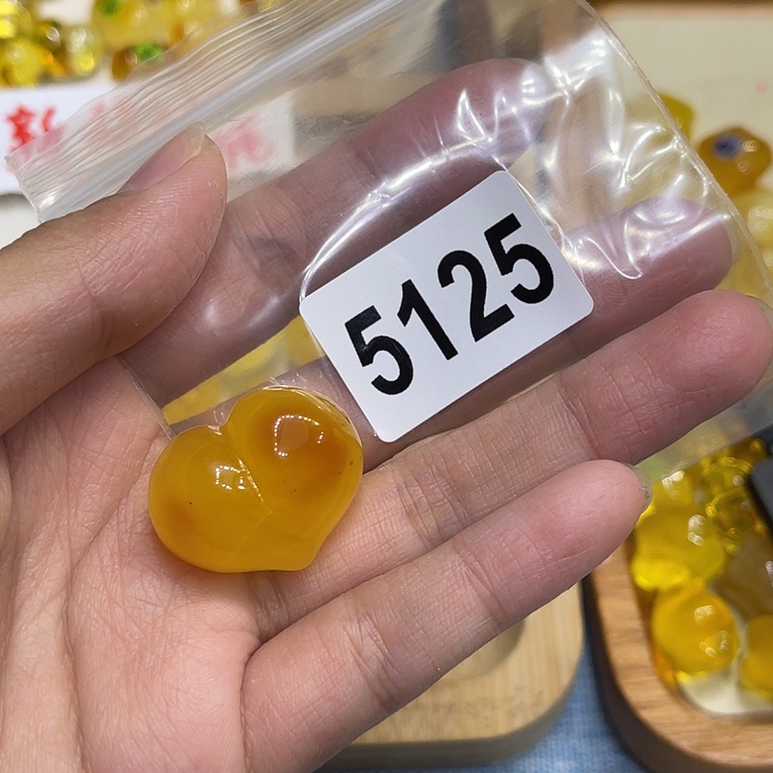 琥珀未镶嵌珠宝奇石蜜蜡