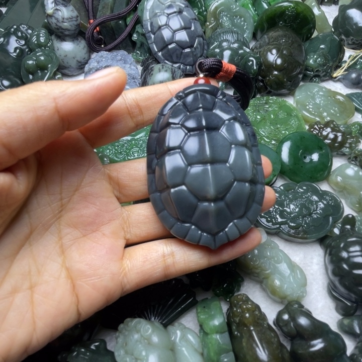 用***7和田玉未镶嵌颈饰