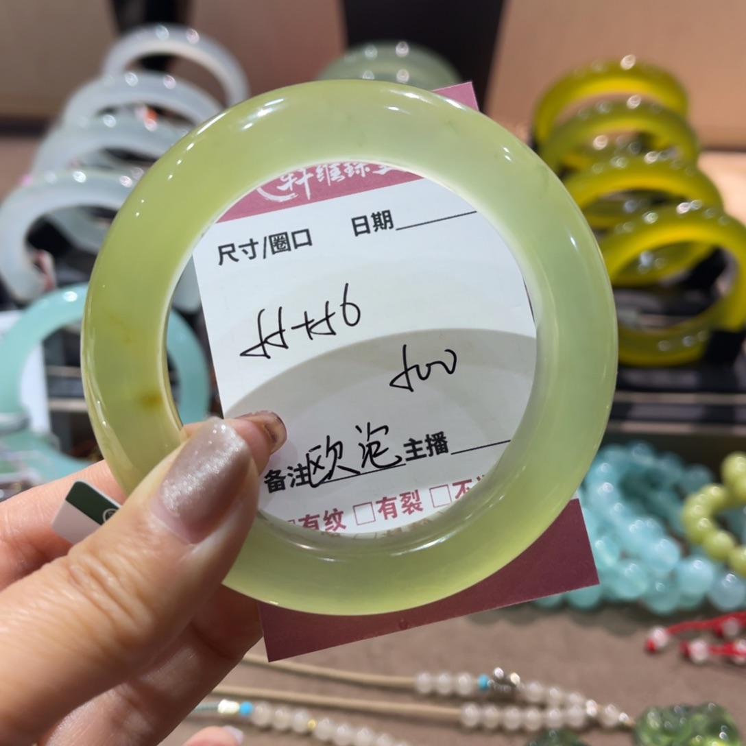 岫玉手镯未镶嵌欧****哦手镯