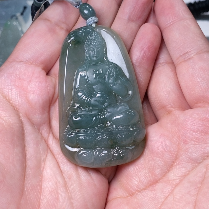 【闪购商品】翡翠颈饰未镶嵌幸****孩。