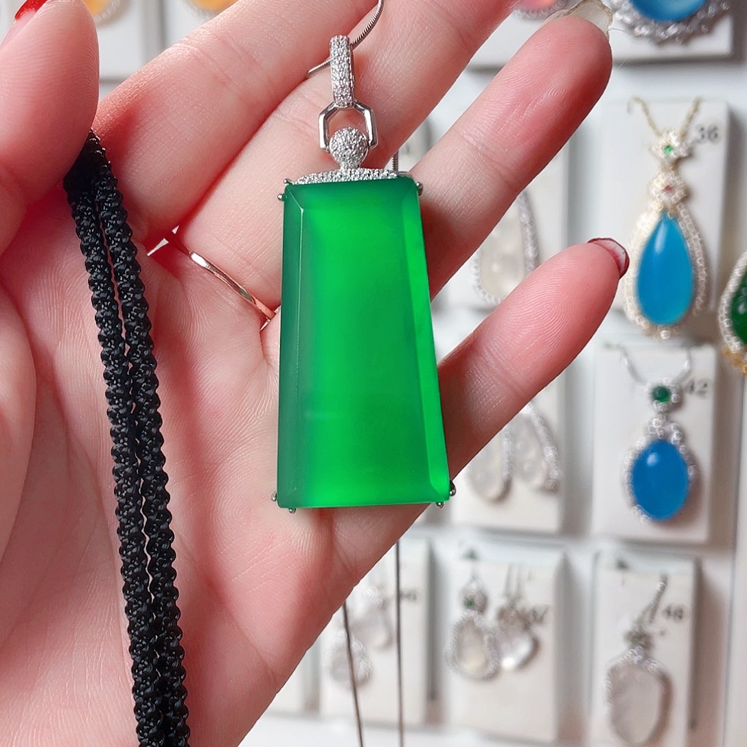 玛瑙/玉髓吊坠(赠链)未镶嵌