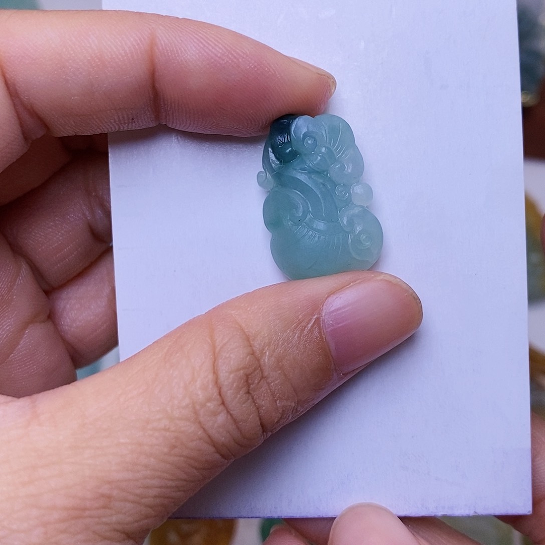 定制翡翠未镶嵌吊坠