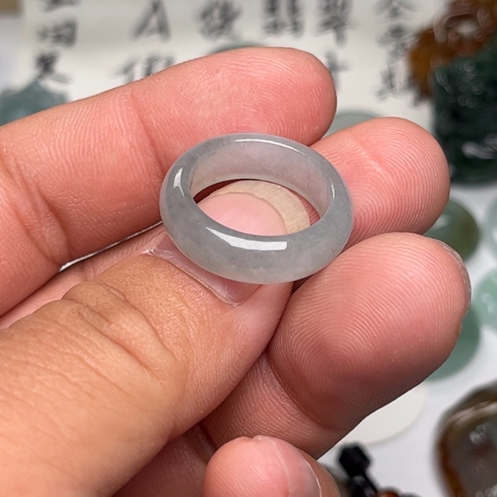 Z***6翡翠未镶嵌颈饰戒指