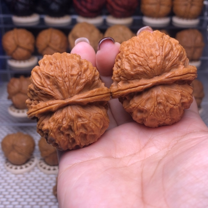 文玩核桃把件27号浪蝶纹狮子头45尺