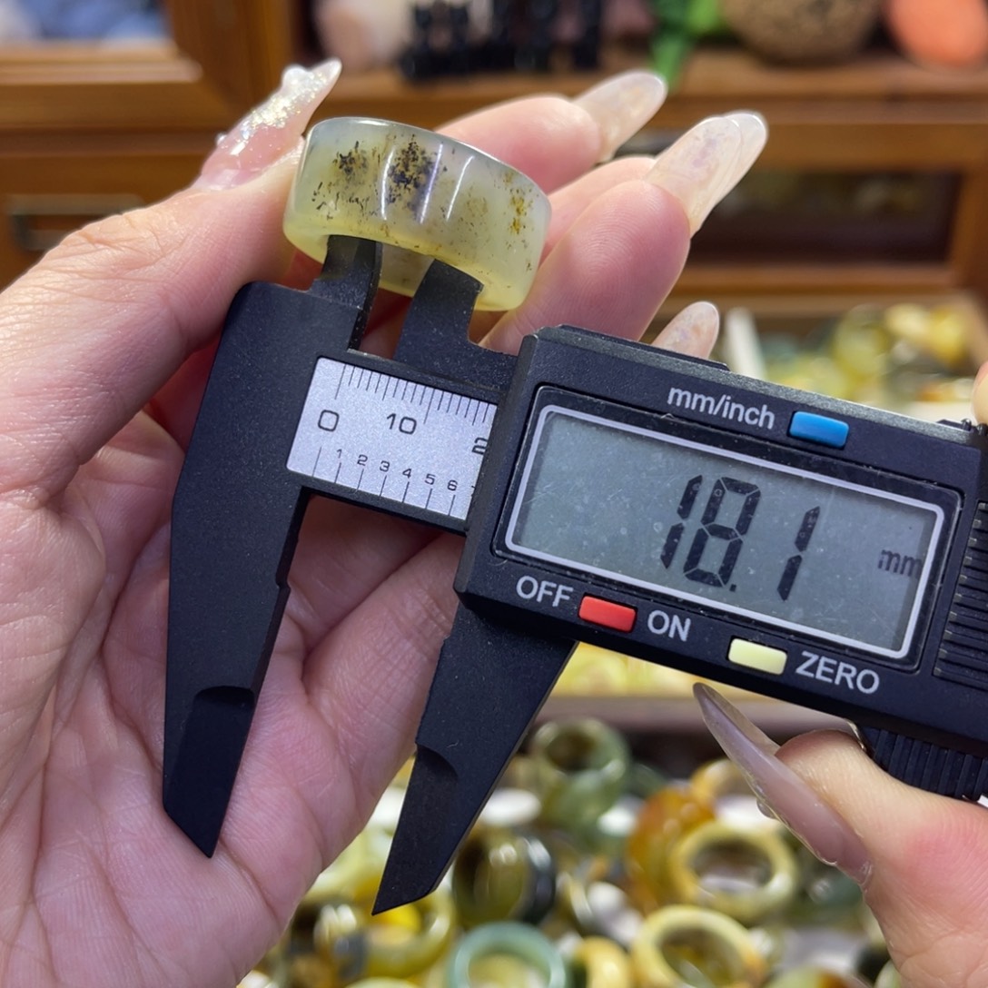 蛇纹石玉未镶嵌手镯57