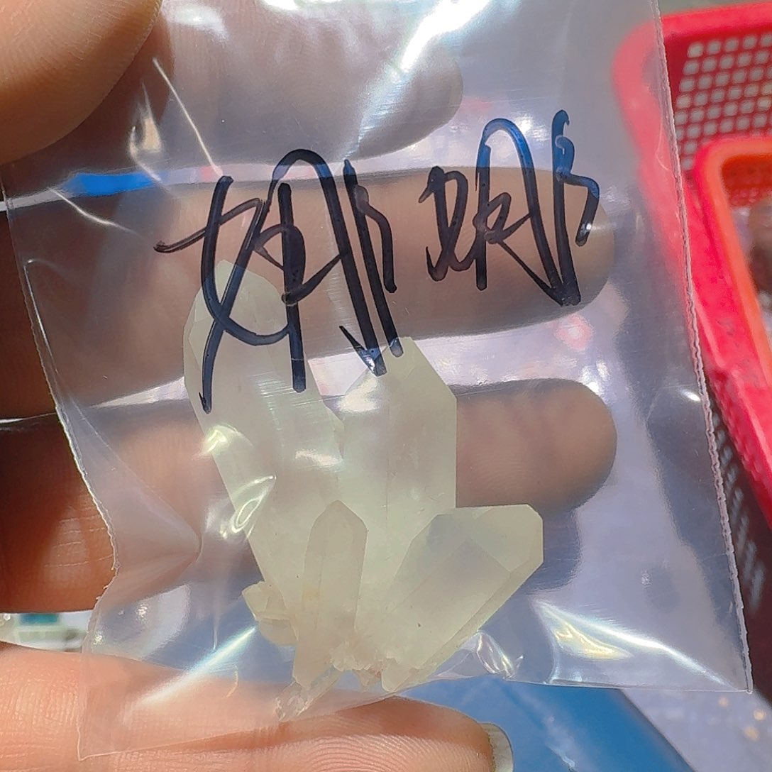 未镶嵌珠宝半成品水晶?***