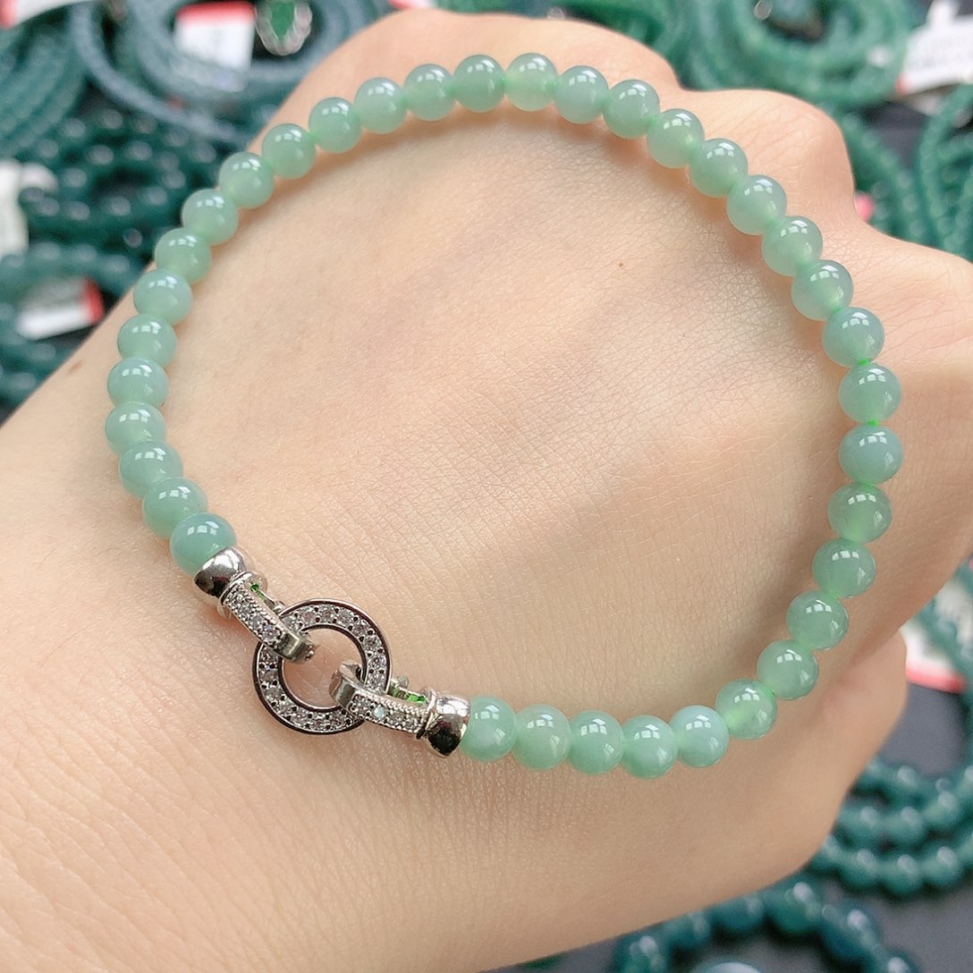 翡翠颈饰未镶嵌手串