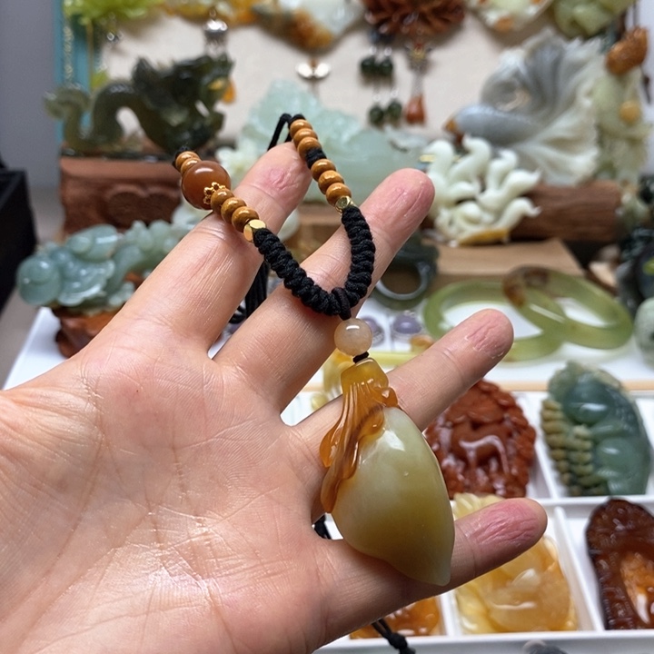 未镶嵌蛇纹石玉颈饰