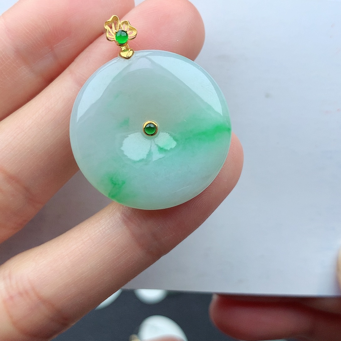 翡翠18K金镶嵌颈饰翡翠