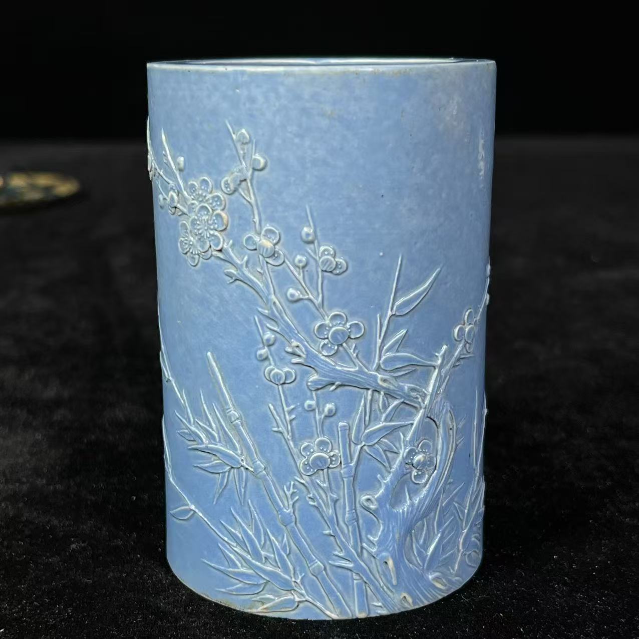 Lot9:  雕瓷岁寒三友笔筒H：11.8cm