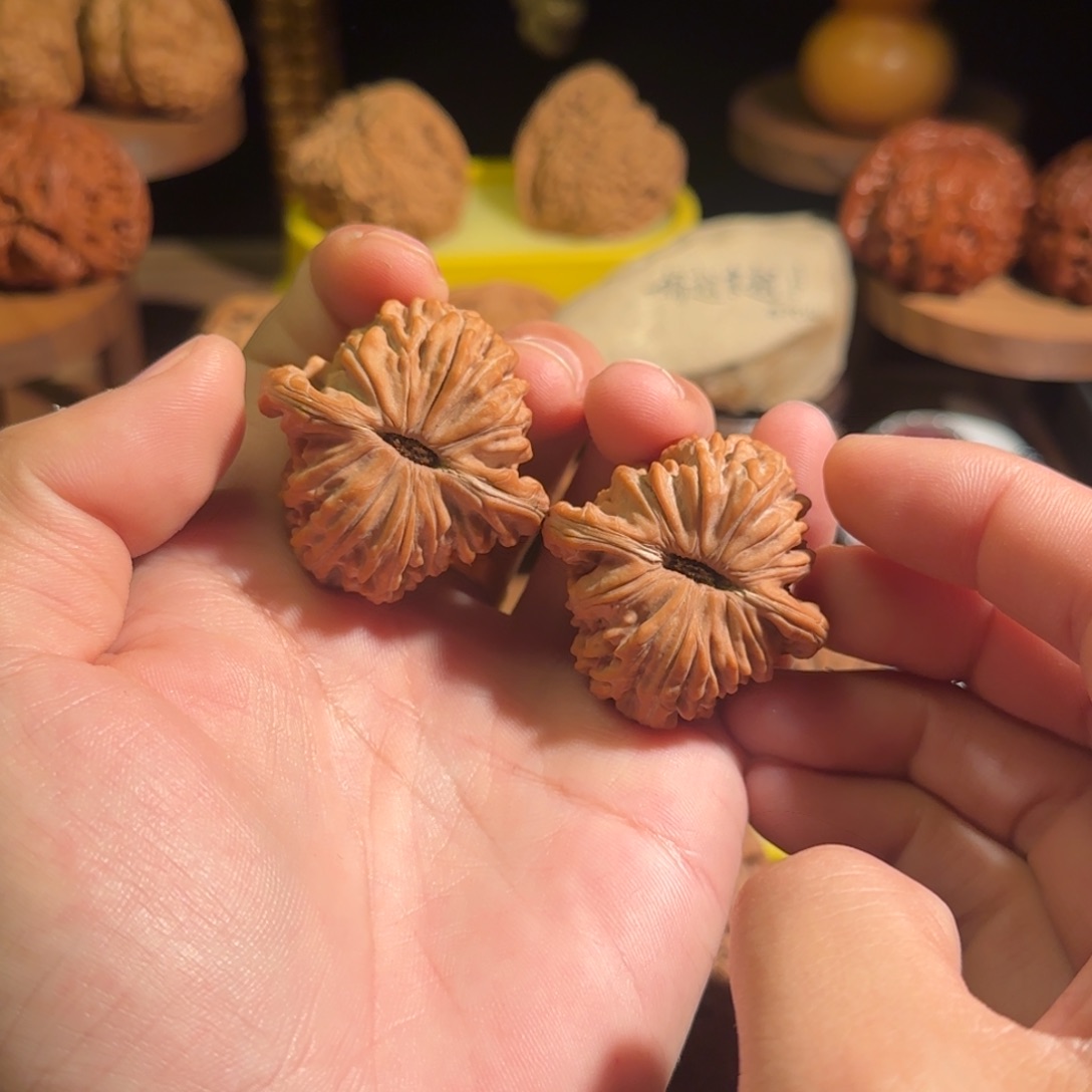 H***d文玩核桃吊坠40四座楼