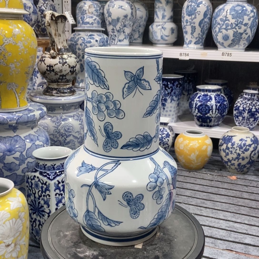 摆件6*6花瓶手绘釉下彩