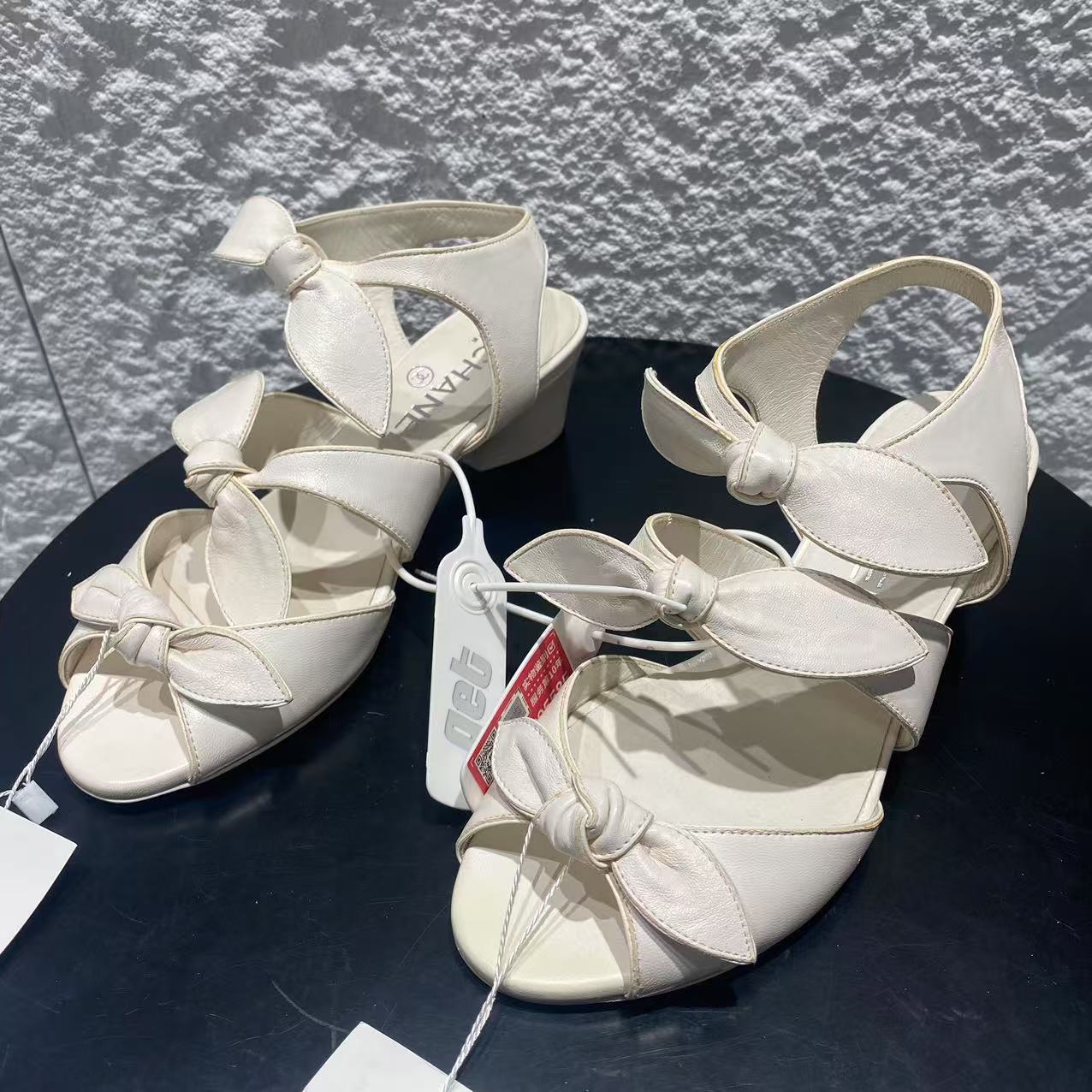 全新未使用 Chanel/香奈儿 36.5码/全套/ 白色蝴蝶结高跟凉鞋 981