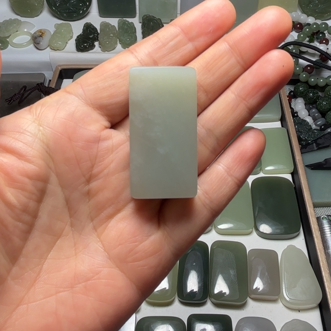 d***亮和田玉未镶嵌颈饰