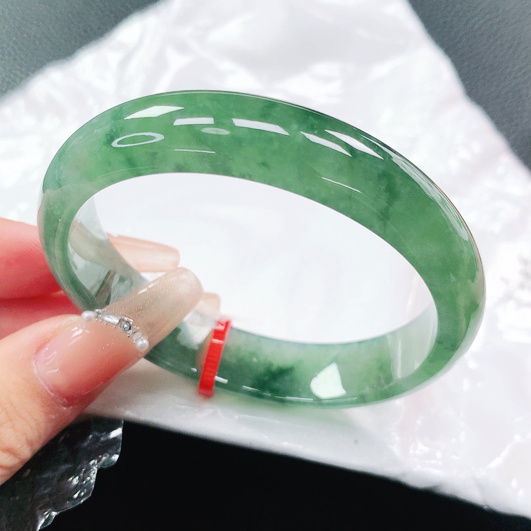 翡翠手镯未镶嵌54贵