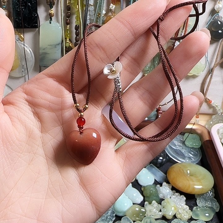 族***族蛇纹石玉合金颈饰