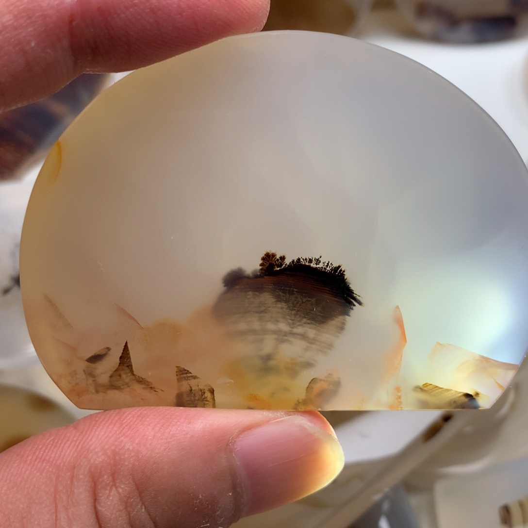 未镶嵌颈饰玛瑙/玉髓晴*。