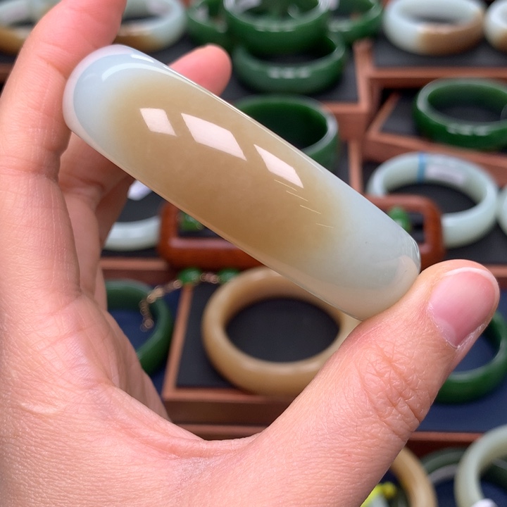 和田玉手镯57圈口未镶嵌