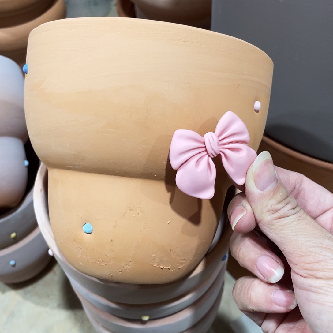 口14.5×13      微瑕缺一颗陶粒发1，配蝴蝶结