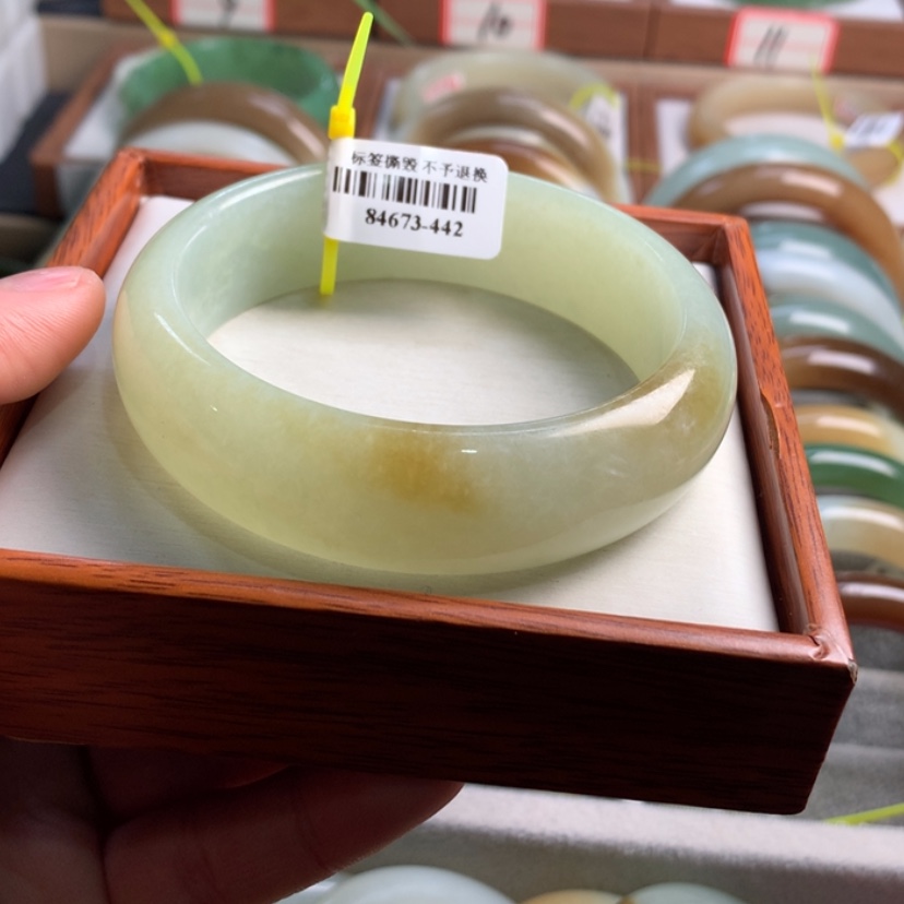 【闪购商品】和田玉手镯未镶嵌60.7