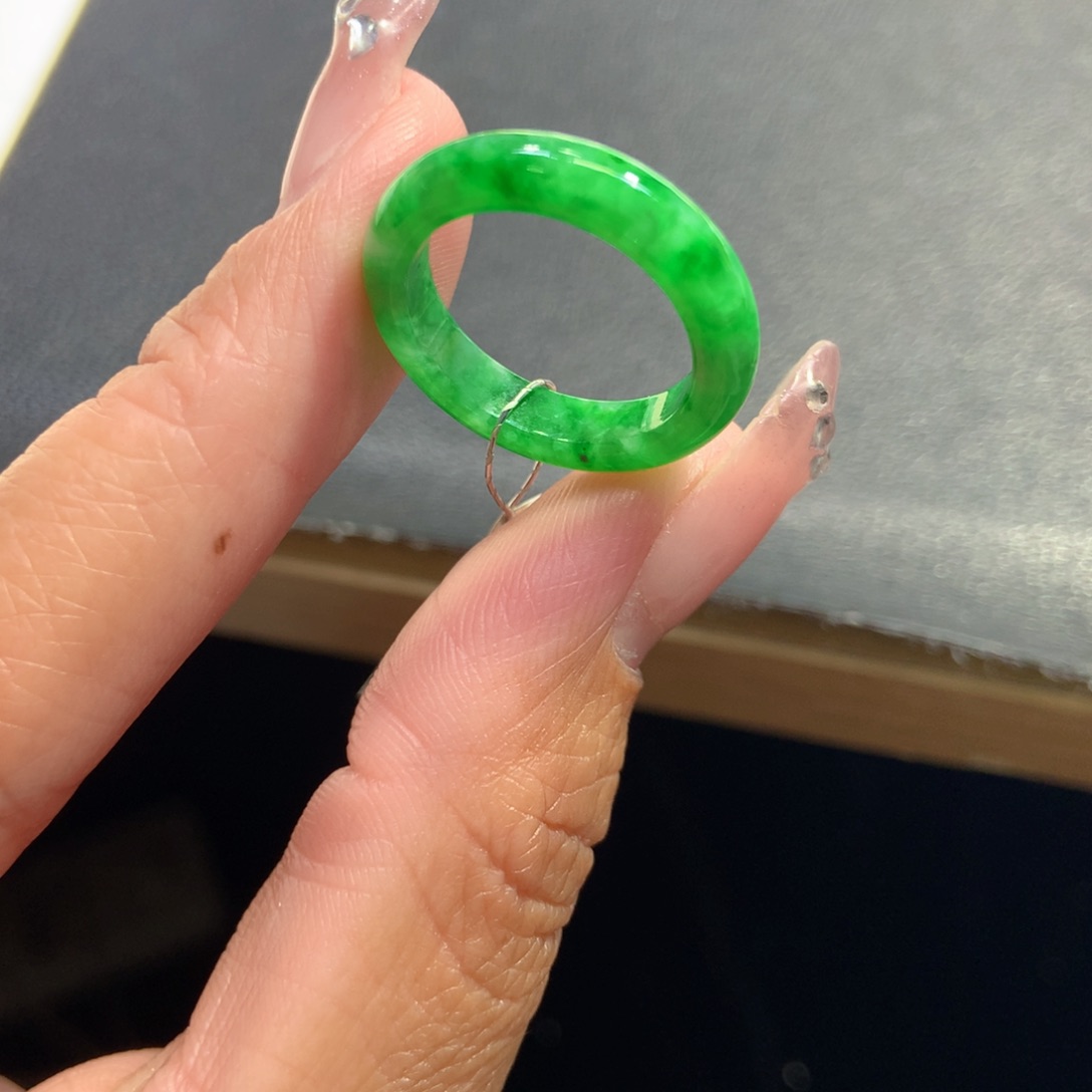 翡翠戒指未镶嵌翡翠