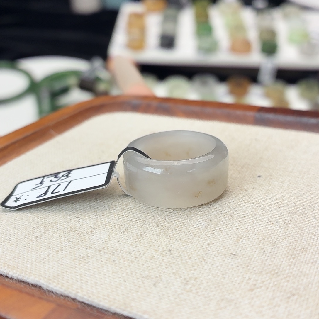 和田玉未镶嵌戒指18飘糖圆切17.7不退换