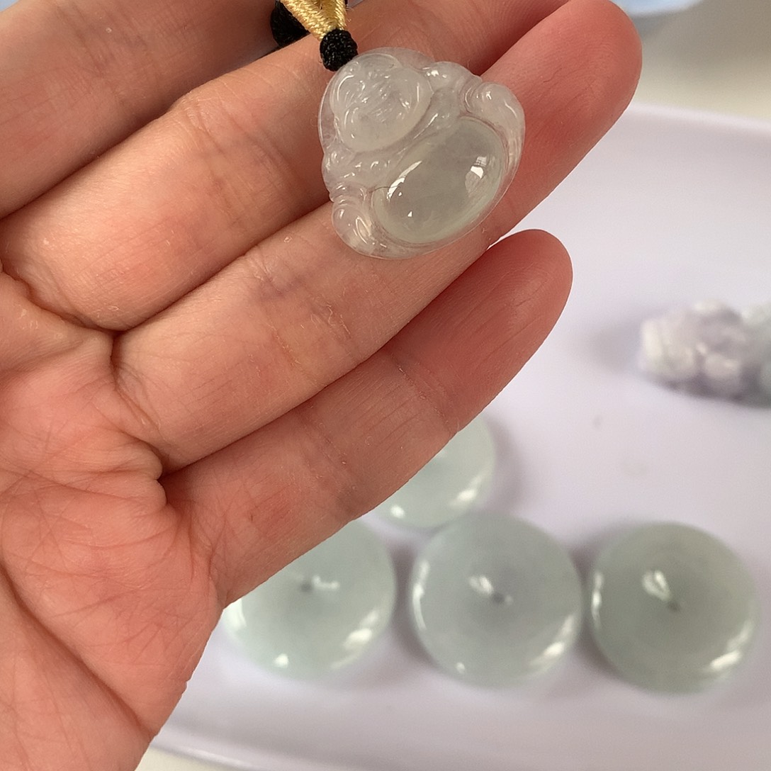 翡翠颈饰未镶嵌?佛公