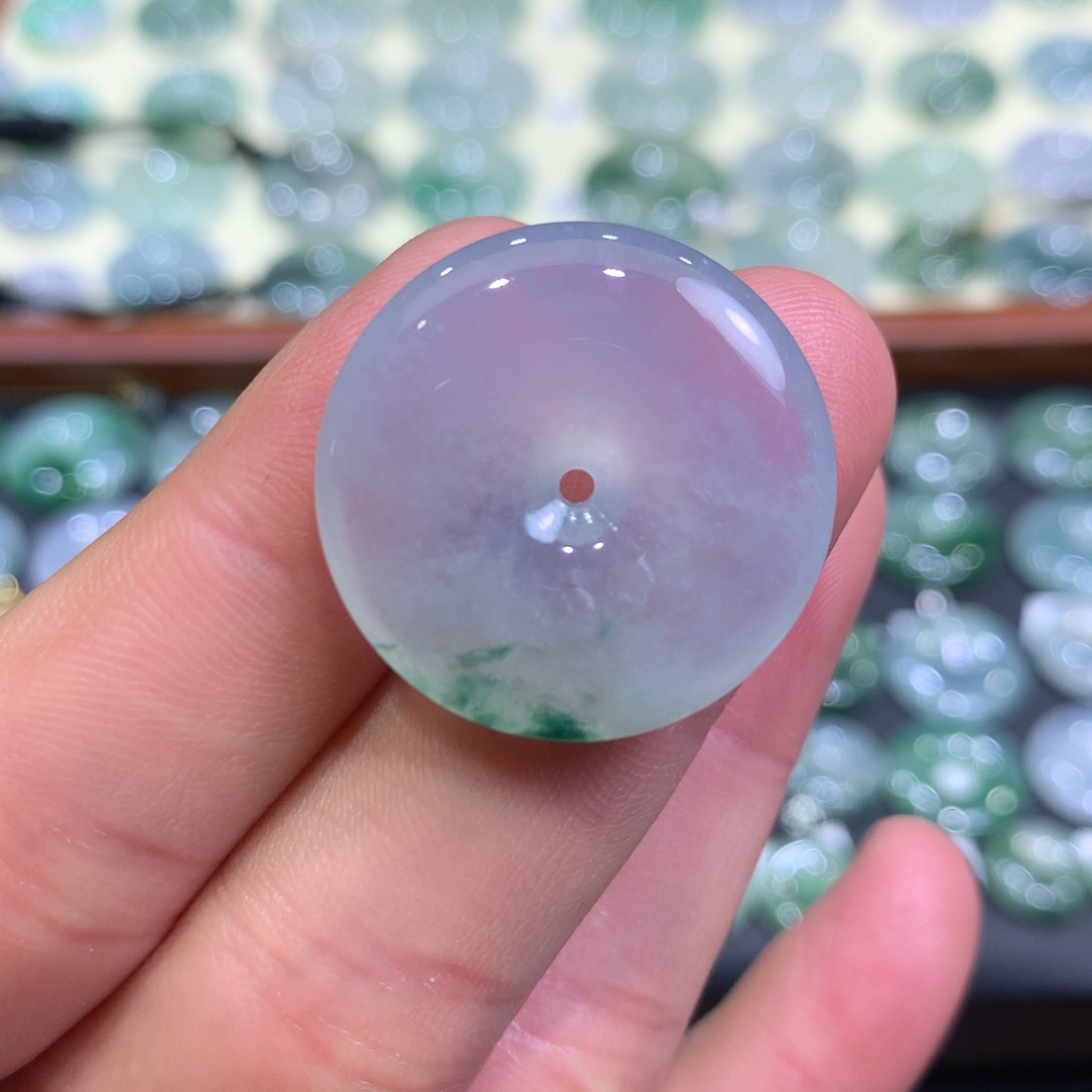 翡翠颈饰未镶嵌平安扣