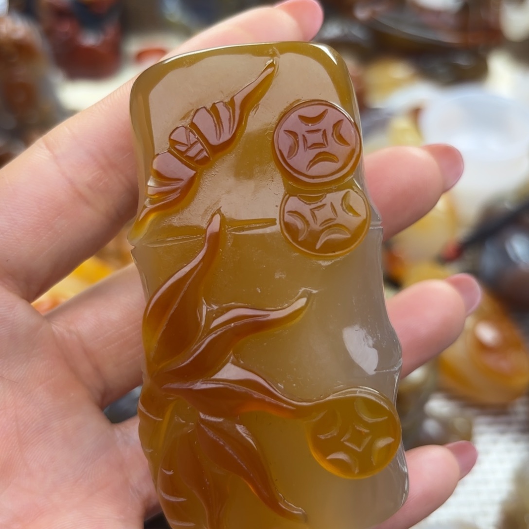 玛瑙/玉髓把件未镶嵌濮*