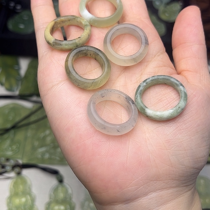 合金蛇纹石玉颈饰
