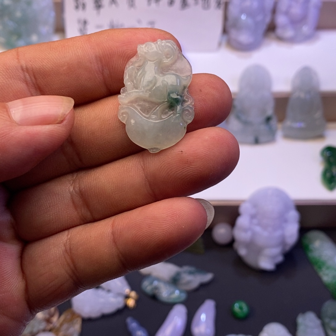 翡翠未镶嵌颈饰翡翠