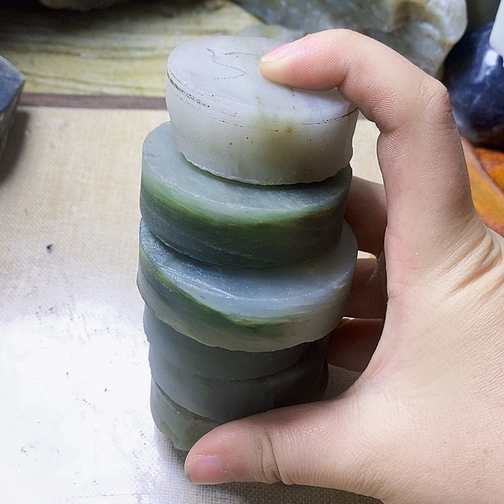 透闪石质玉未镶嵌珠宝半成品