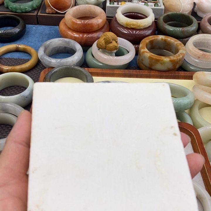 小****手镯石英质玉未镶嵌