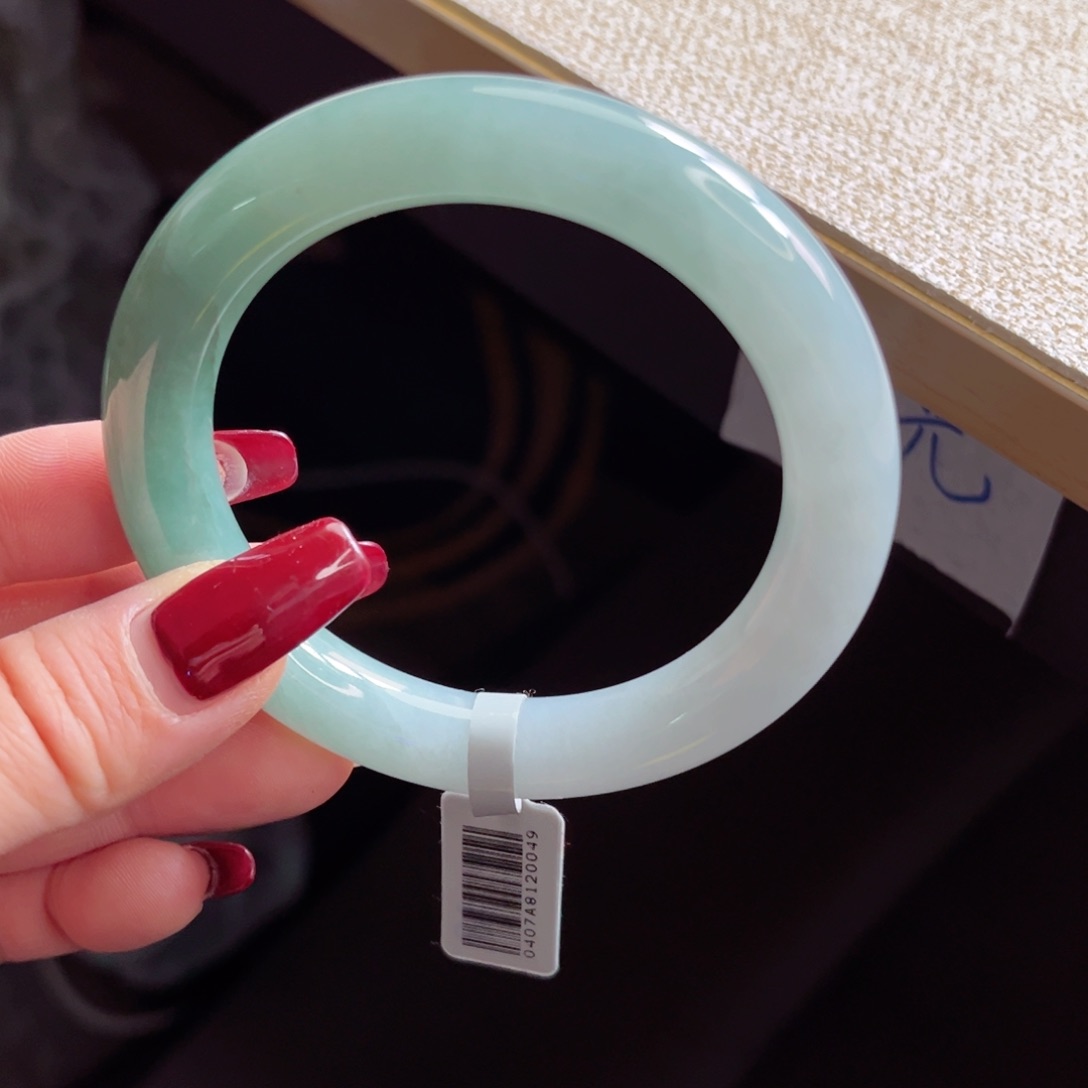 翡翠手镯未镶嵌手镯